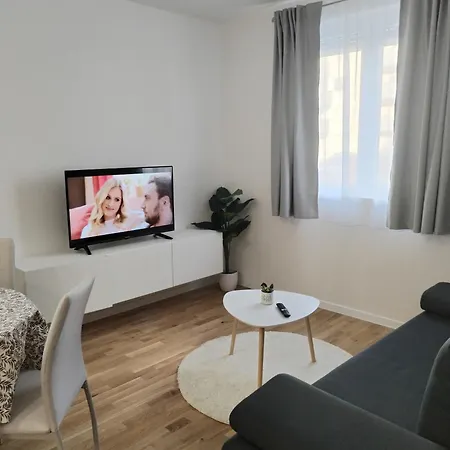 Apartment Adriana *